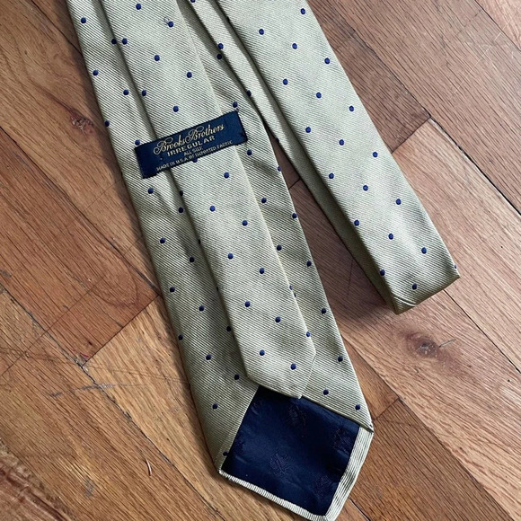 Brooks Brothers Men’s Silk Polka Dot Tie - Picture 3 of 5